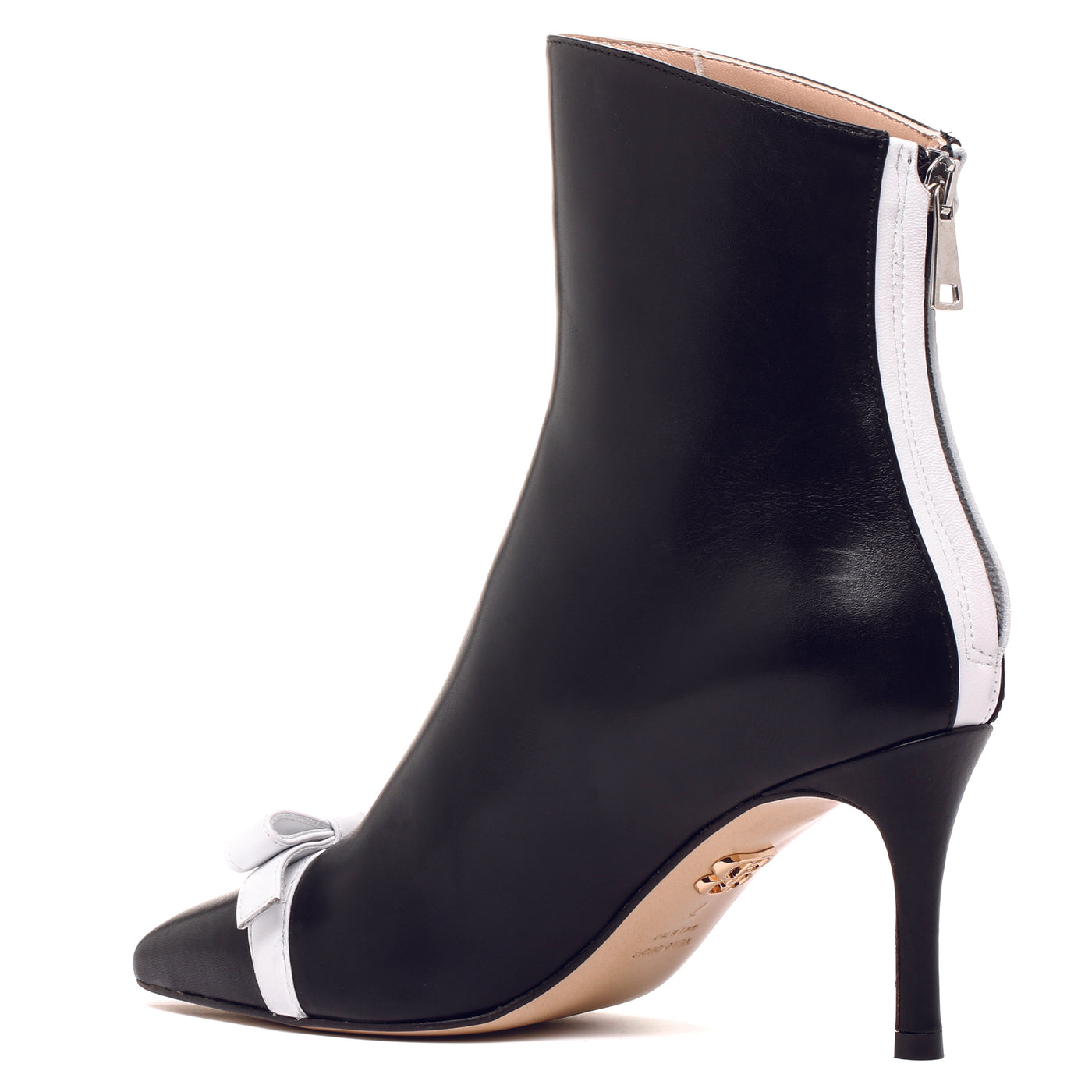 #color_black-leather