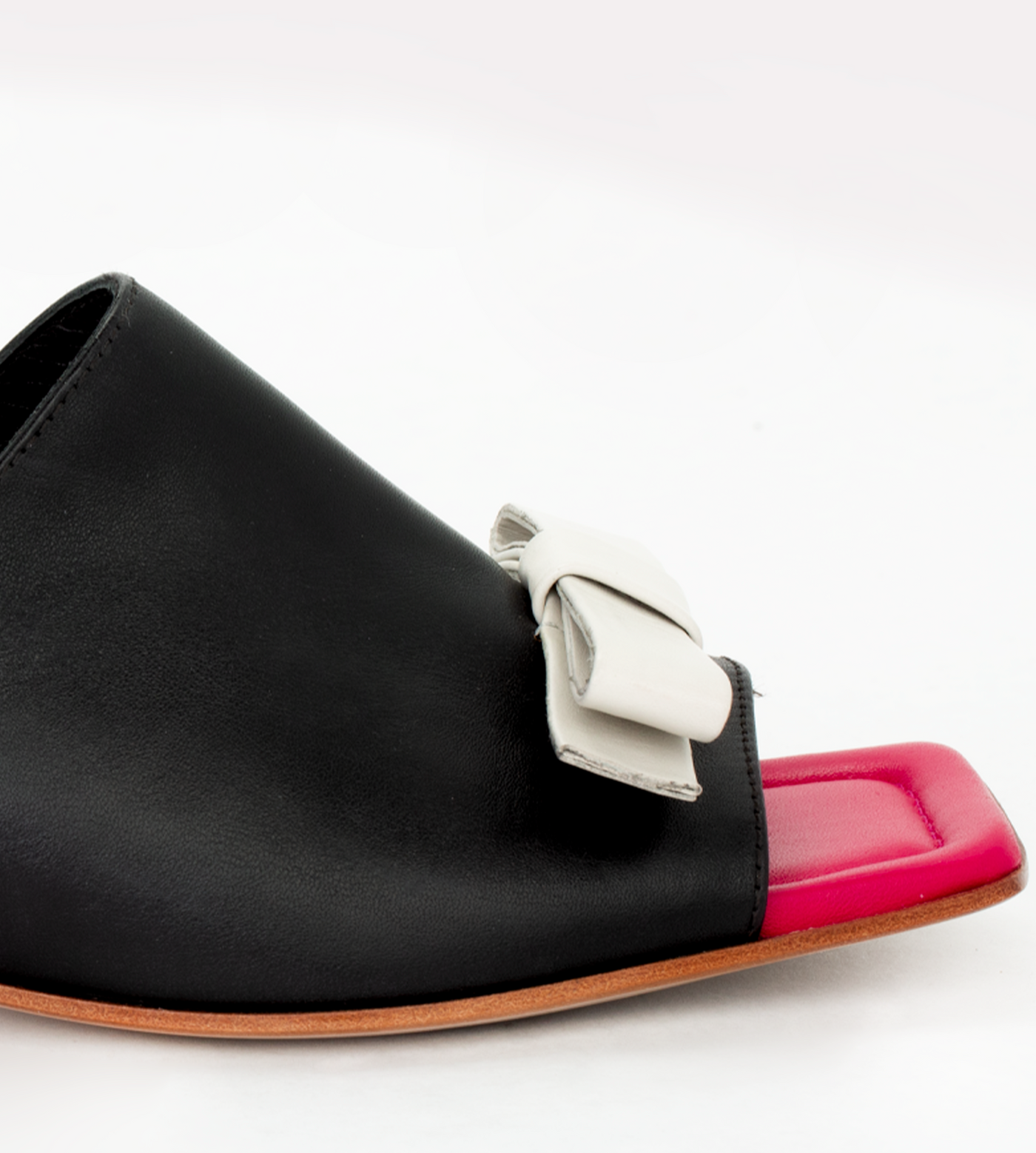 #color_black-leather