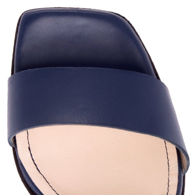 #color_navy-leather