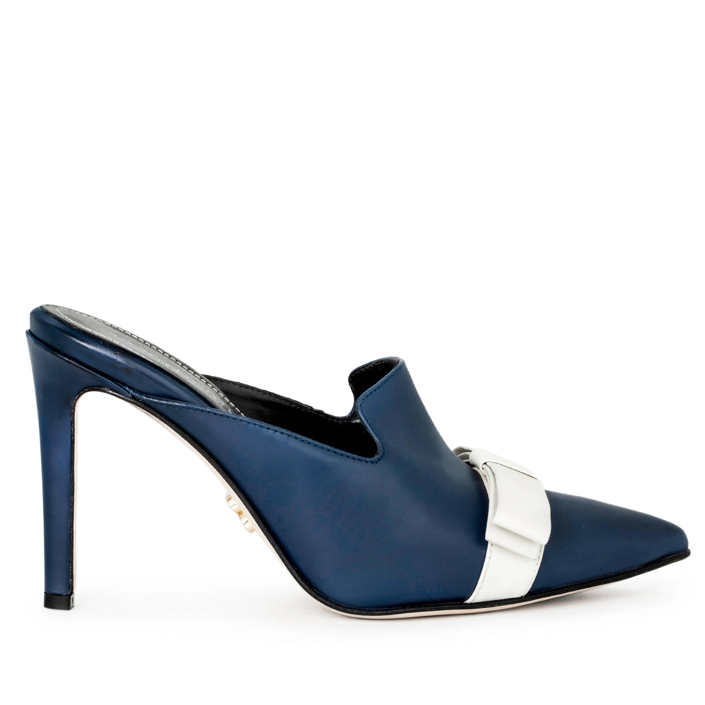 #color_navy-leather